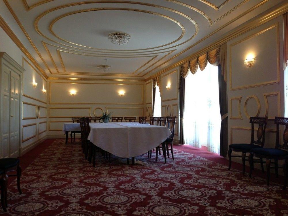 Grand Hotel Aranybika Debrecen Buitenkant foto