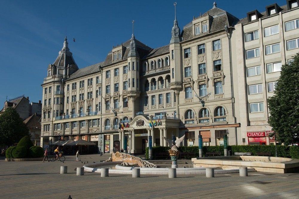 Grand Hotel Aranybika Debrecen Buitenkant foto