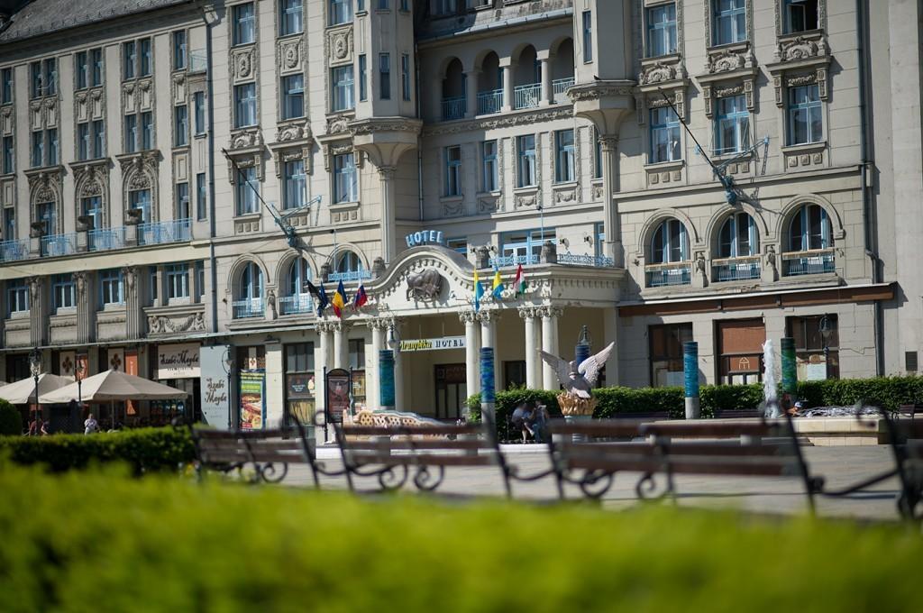 Grand Hotel Aranybika Debrecen Buitenkant foto