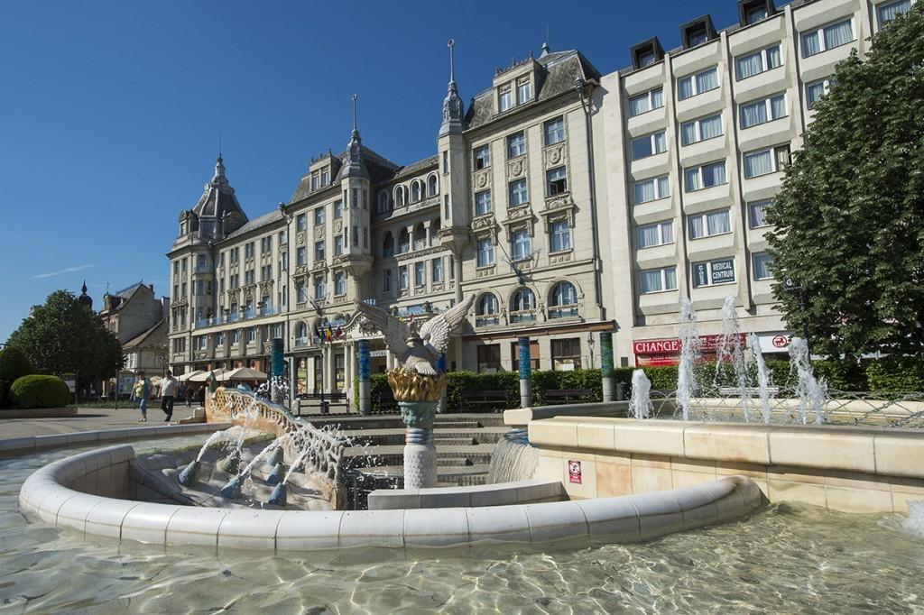 Grand Hotel Aranybika Debrecen Buitenkant foto