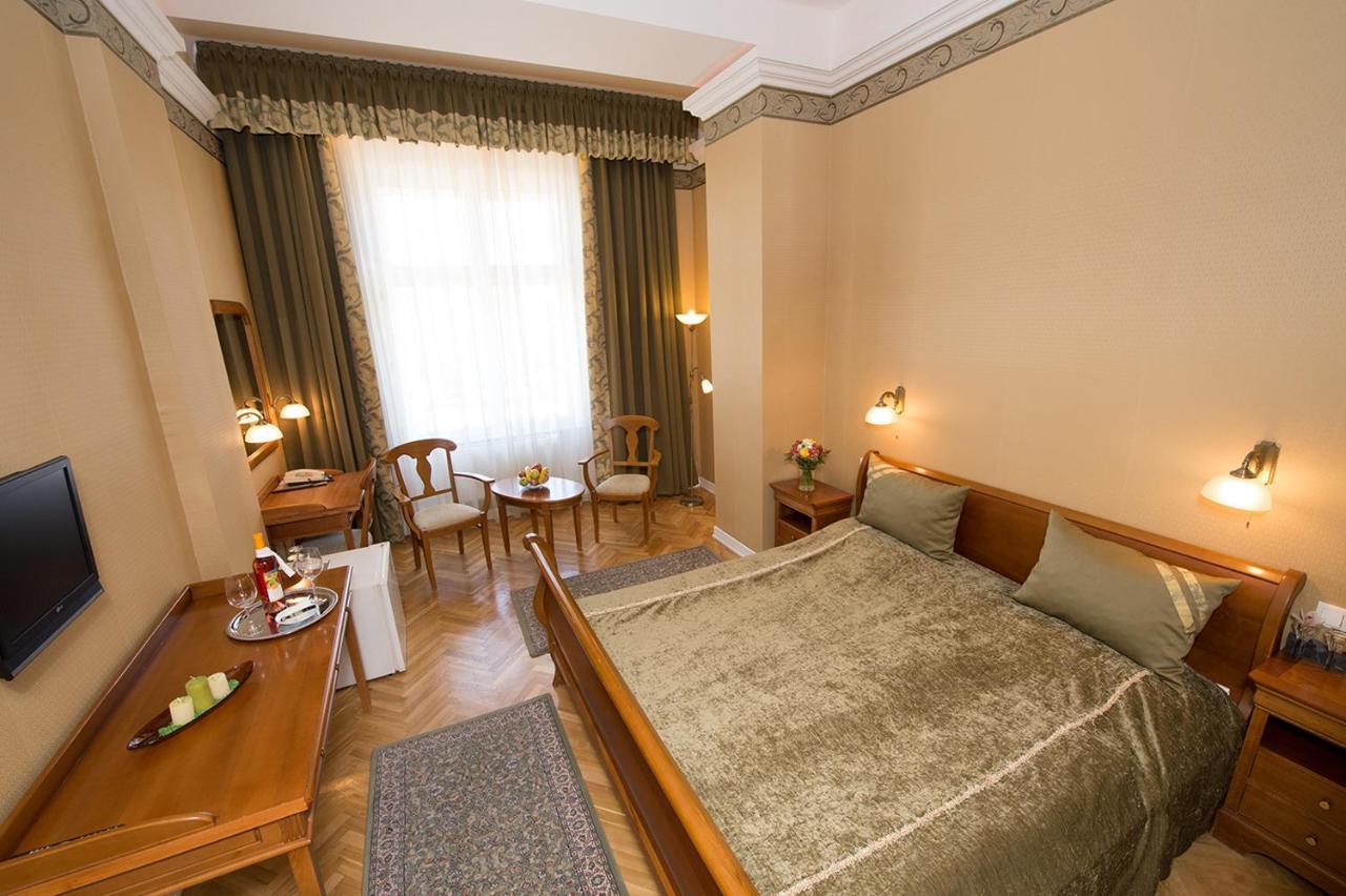 Grand Hotel Aranybika Debrecen Kamer foto