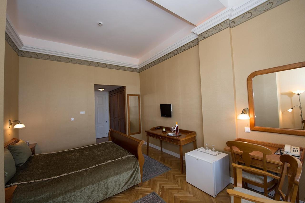 Grand Hotel Aranybika Debrecen Kamer foto